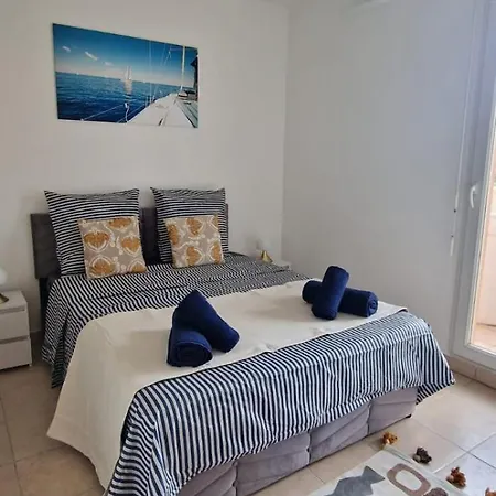 Le Marin - Pool And Parking *